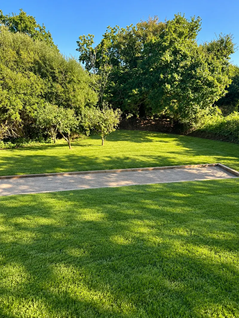 Jardin du domaine et terrain de pétanque à Brest